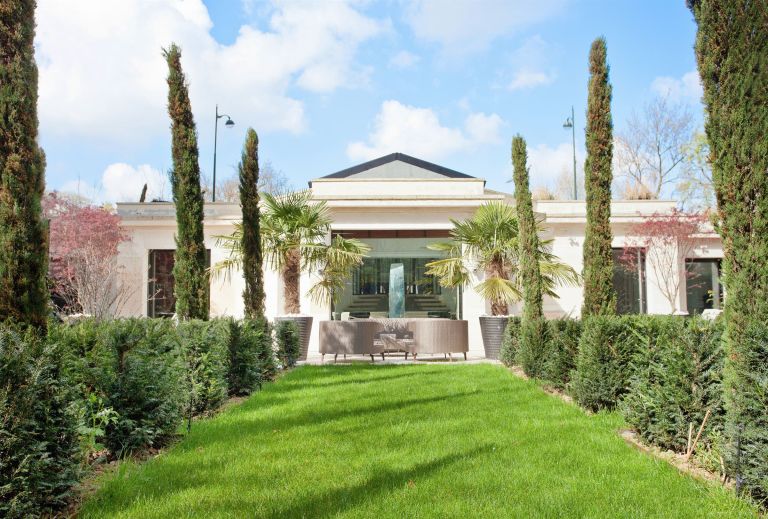 mansion (hôtel particulier) 7 Rooms for sale on Paris (75016)