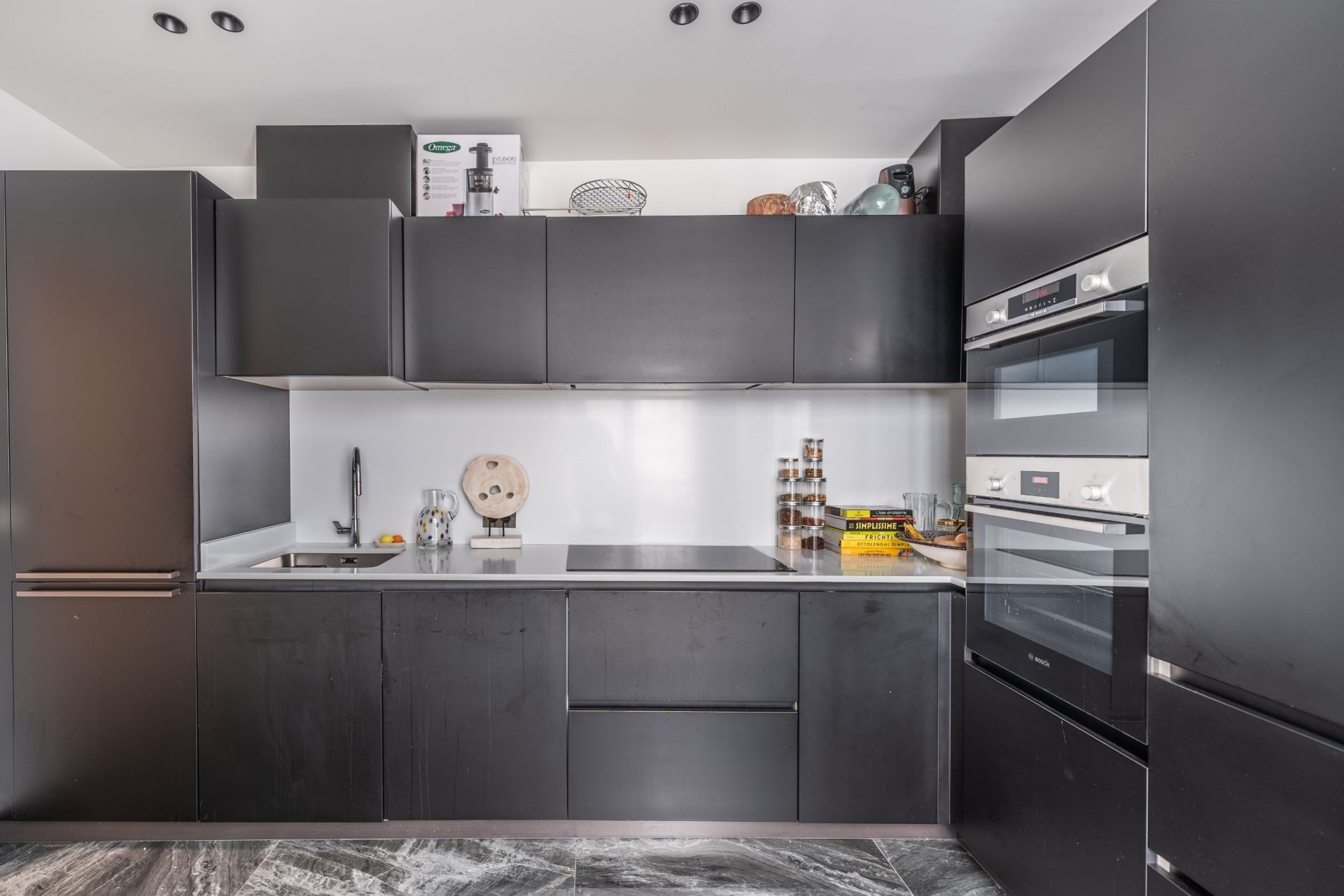 luxury apartment 4 Rooms for sale on PARIS (75116)