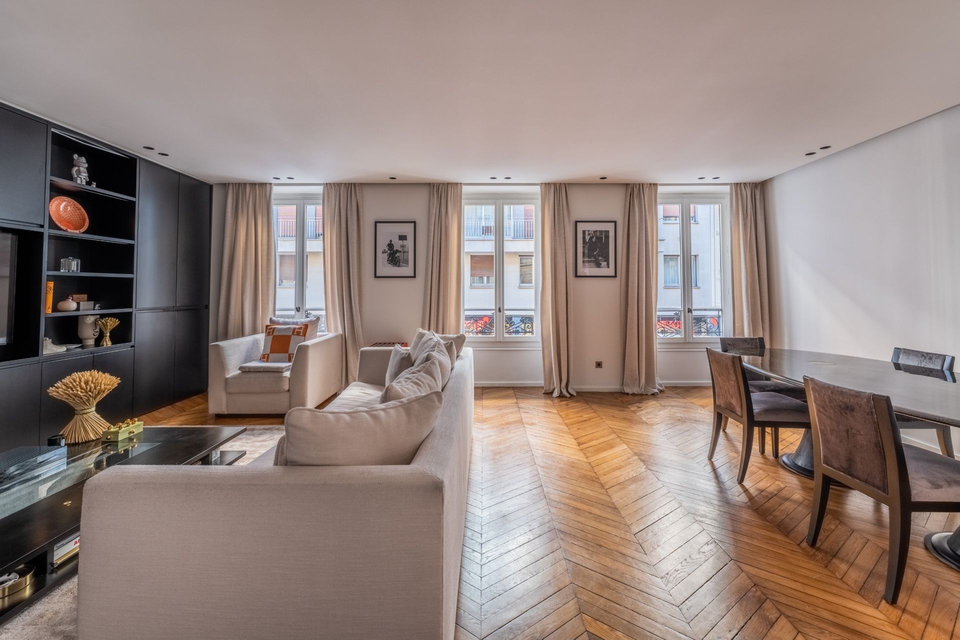 luxury apartment 4 Rooms for sale on PARIS (75116)