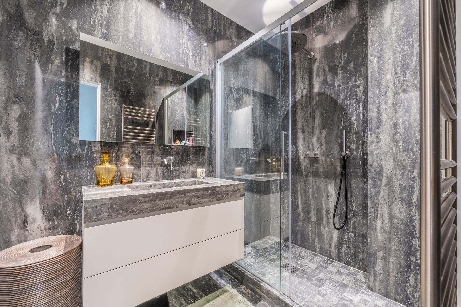 luxury apartment 4 Rooms for sale on PARIS (75116)