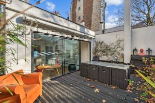 luxury house 6 Rooms for sale on PARIS (75018)