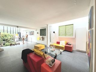 luxury house 6 Rooms for sale on PARIS (75018)