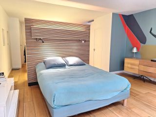 luxury house 6 Rooms for sale on PARIS (75018)