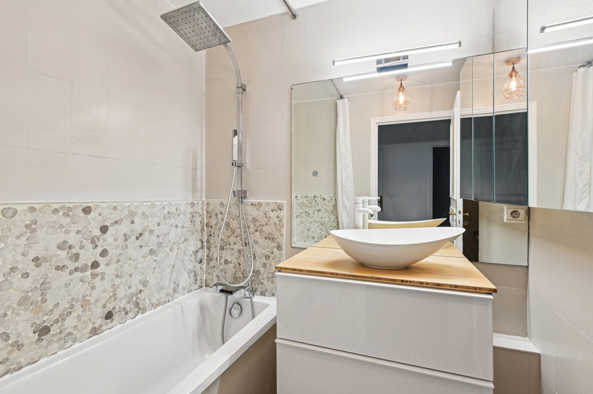 luxury apartment 4 Rooms for sale on NEUILLY SUR SEINE (92200)