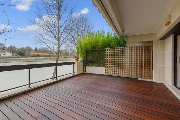 Sale Luxury apartment Neuilly-sur-Seine 4 Rooms 93 m²