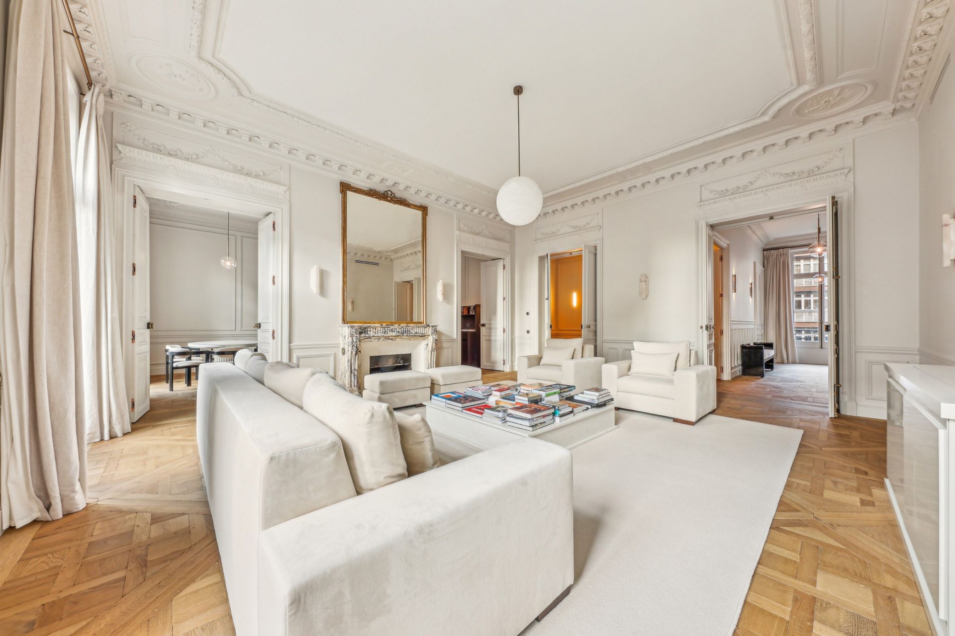 luxury apartment 5 Rooms for sale on PARIS (75008)