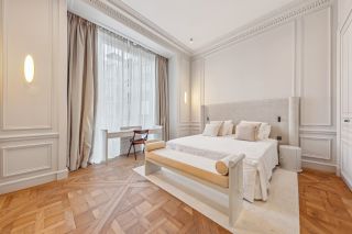 luxury apartment 5 Rooms for sale on PARIS (75008)