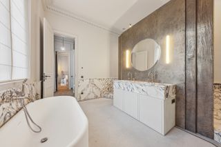 luxury apartment 5 Rooms for sale on PARIS (75008)