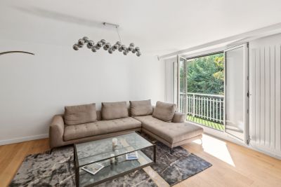 luxury apartment 4 Rooms for sale on NEUILLY SUR SEINE (92200) Sale Luxury apartment Neuilly-sur-Seine 4 Rooms 98 m²