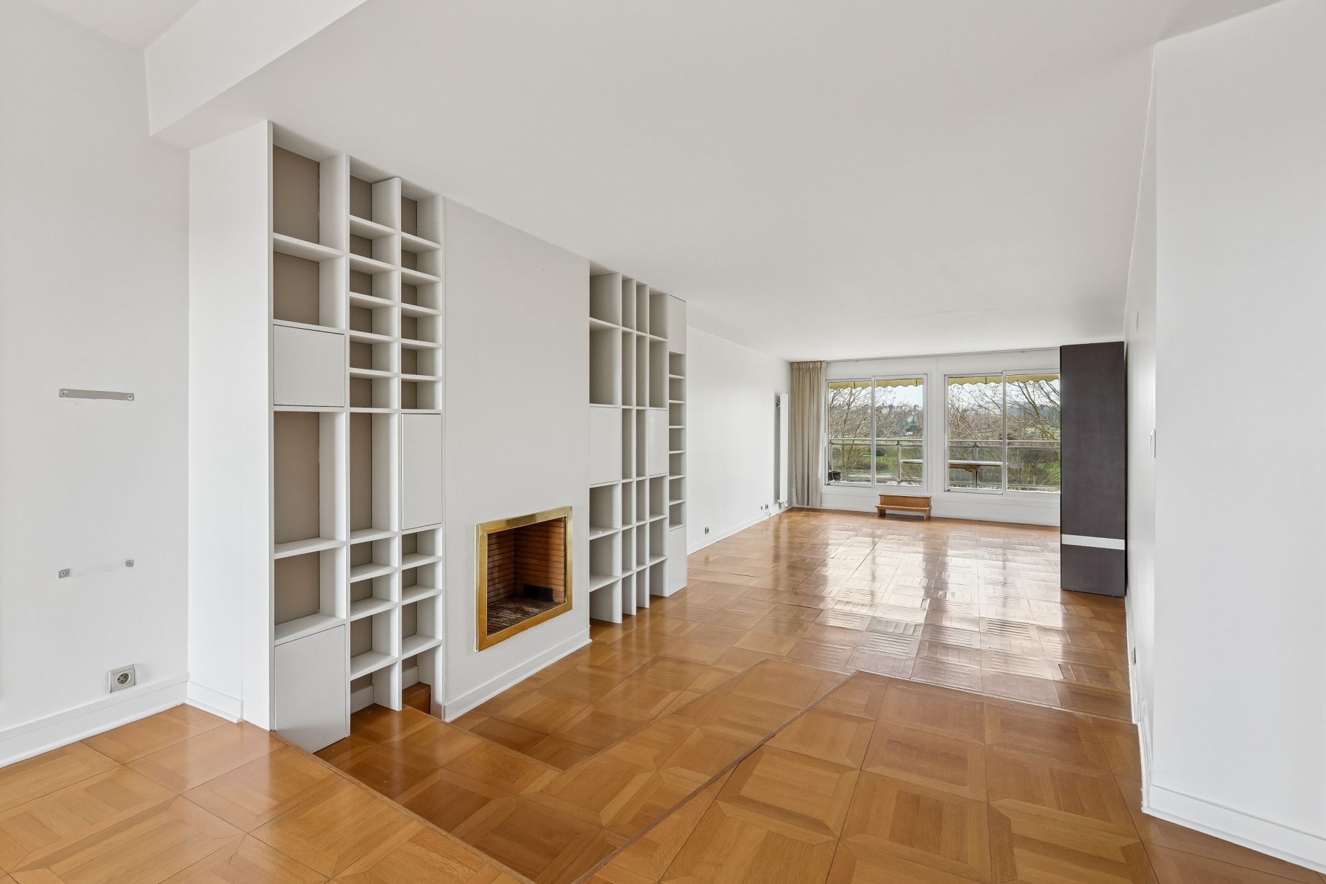 luxury apartment 5 Rooms for sale on ST CLOUD (92210)