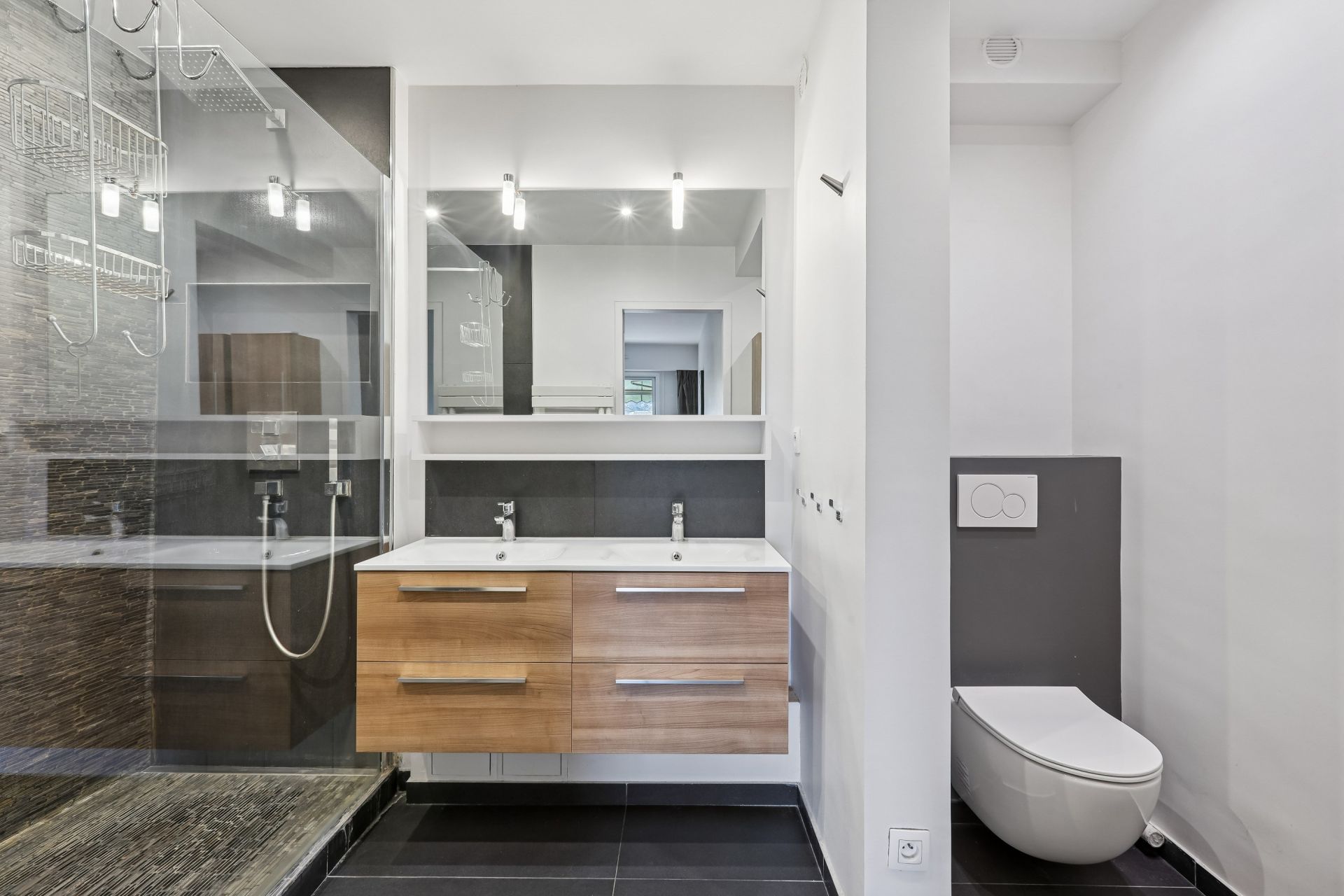 luxury apartment 5 Rooms for sale on ST CLOUD (92210)