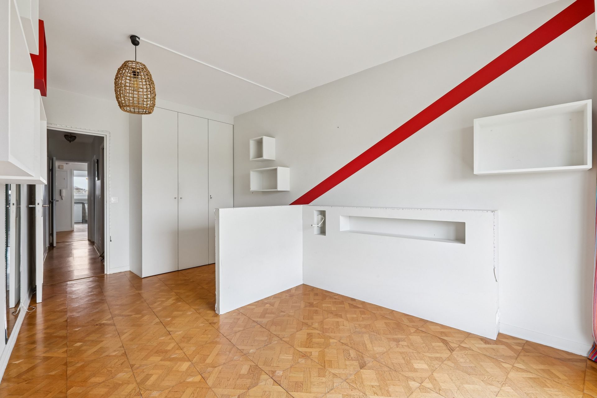 luxury apartment 5 Rooms for sale on ST CLOUD (92210)