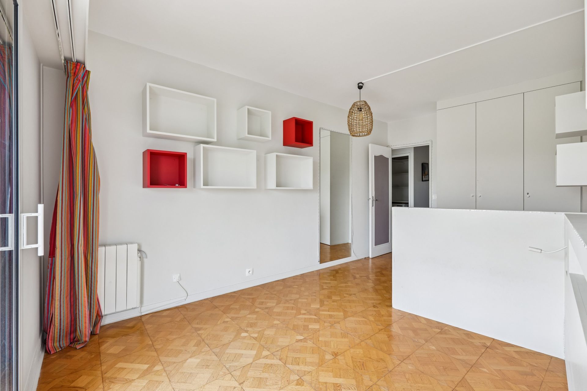 luxury apartment 5 Rooms for sale on ST CLOUD (92210)