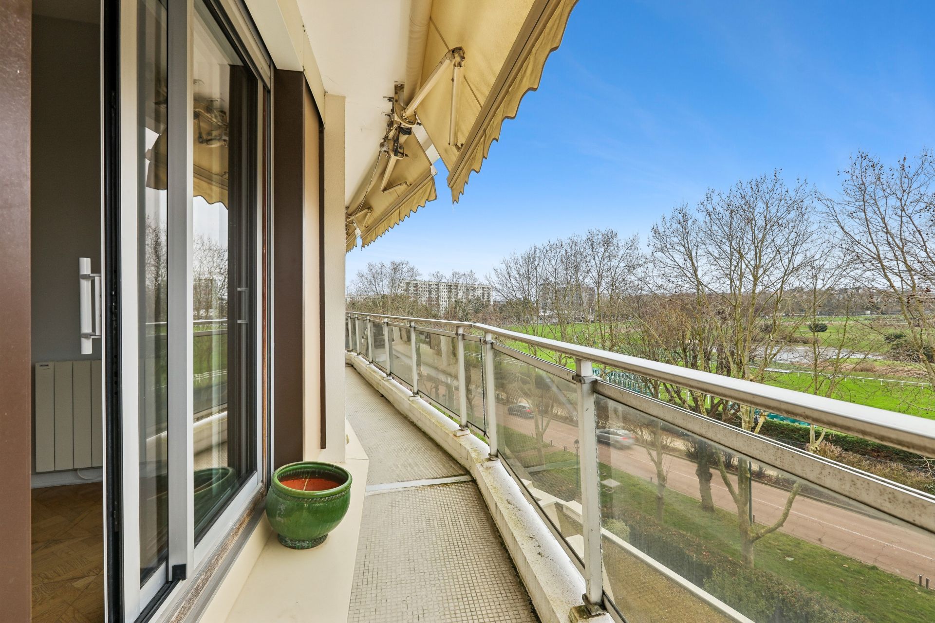 luxury apartment 5 Rooms for sale on ST CLOUD (92210)