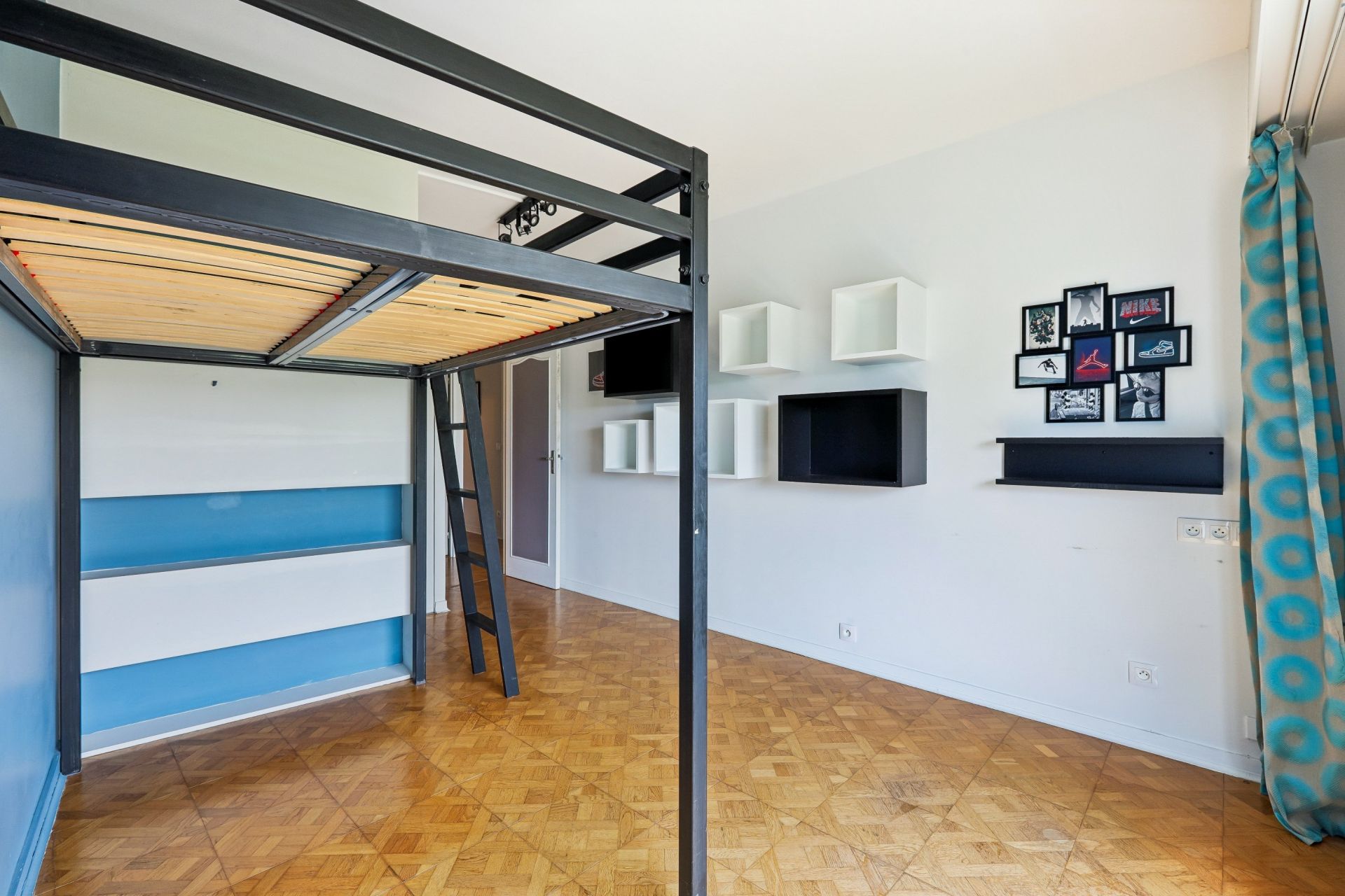 luxury apartment 5 Rooms for sale on ST CLOUD (92210)