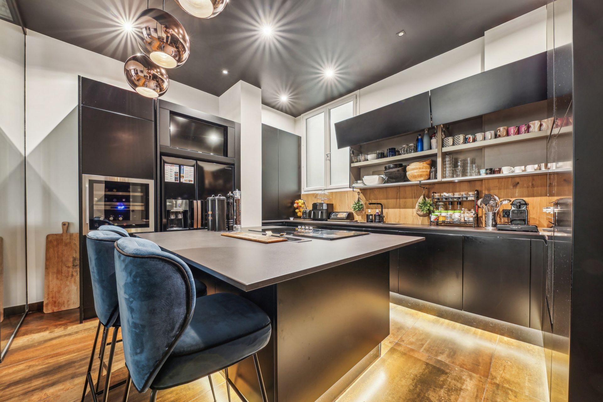 luxury apartment 6 Rooms for sale on PARIS (75016)