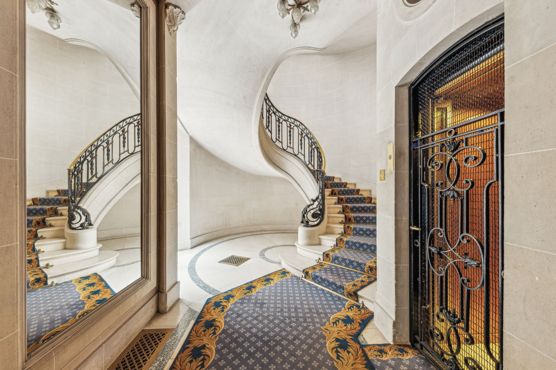 luxury apartment 6 Rooms for sale on PARIS (75016)