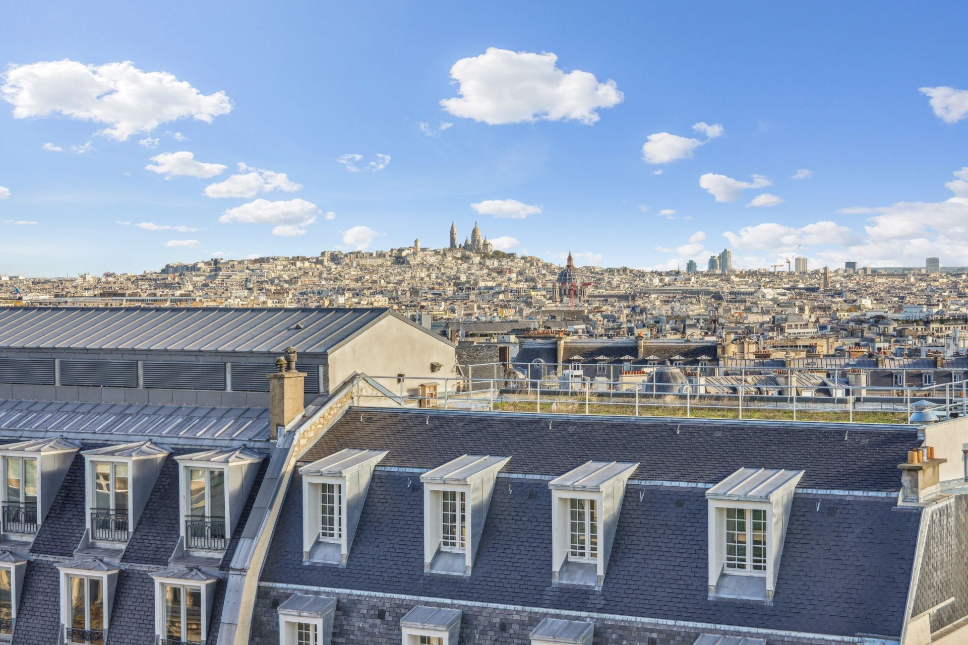 luxury apartment 4 Rooms for sale on PARIS (75116)