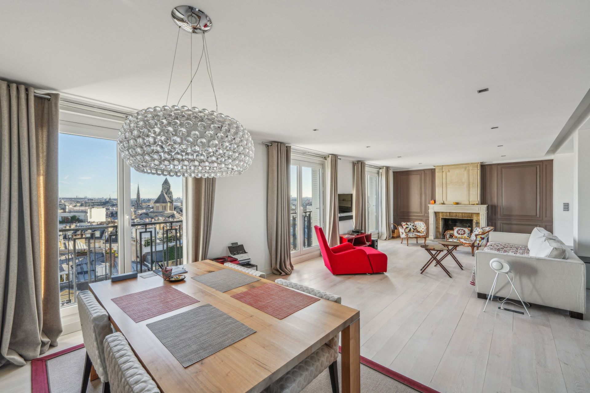 luxury apartment 4 Rooms for sale on PARIS (75116)