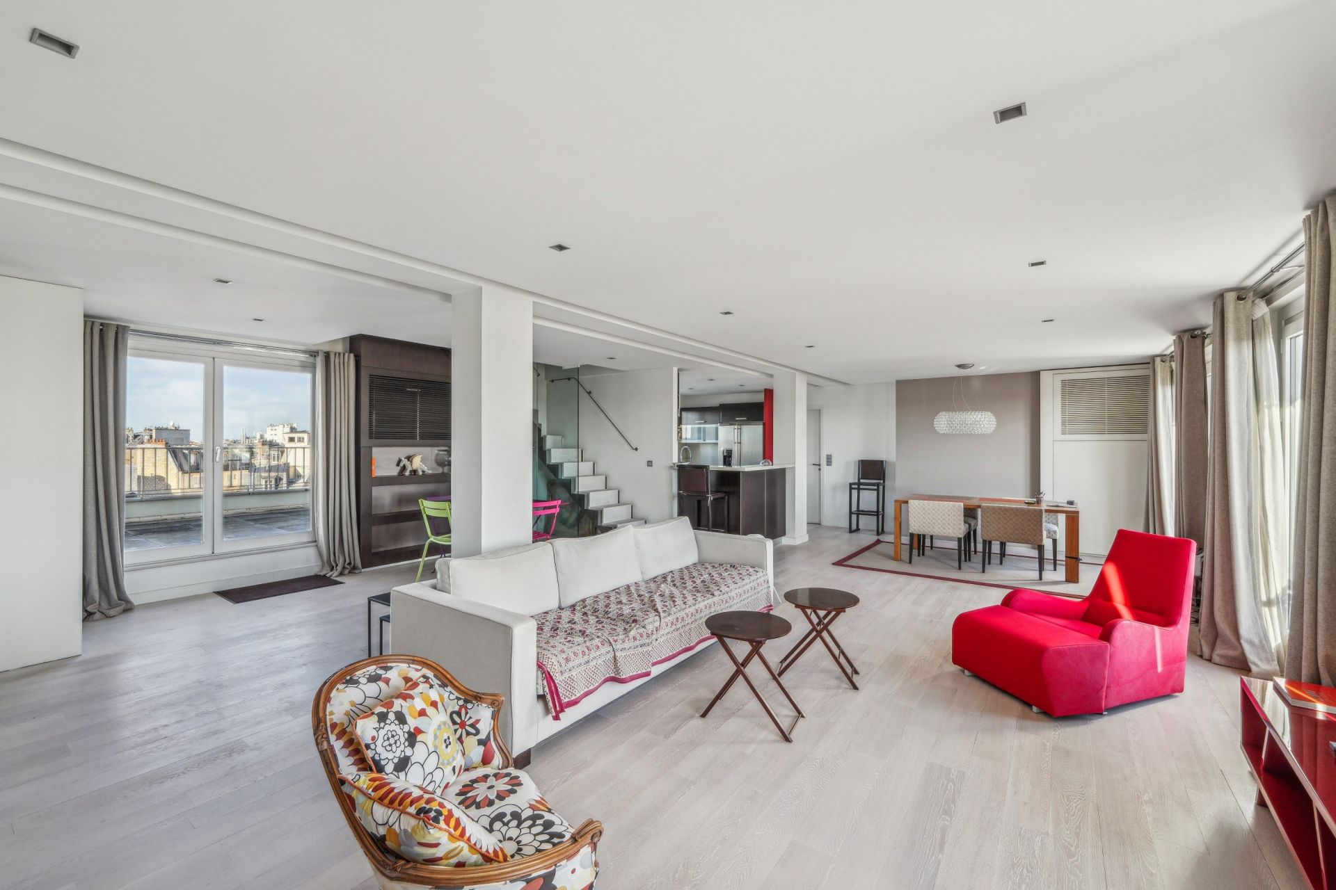 luxury apartment 4 Rooms for sale on PARIS (75116)