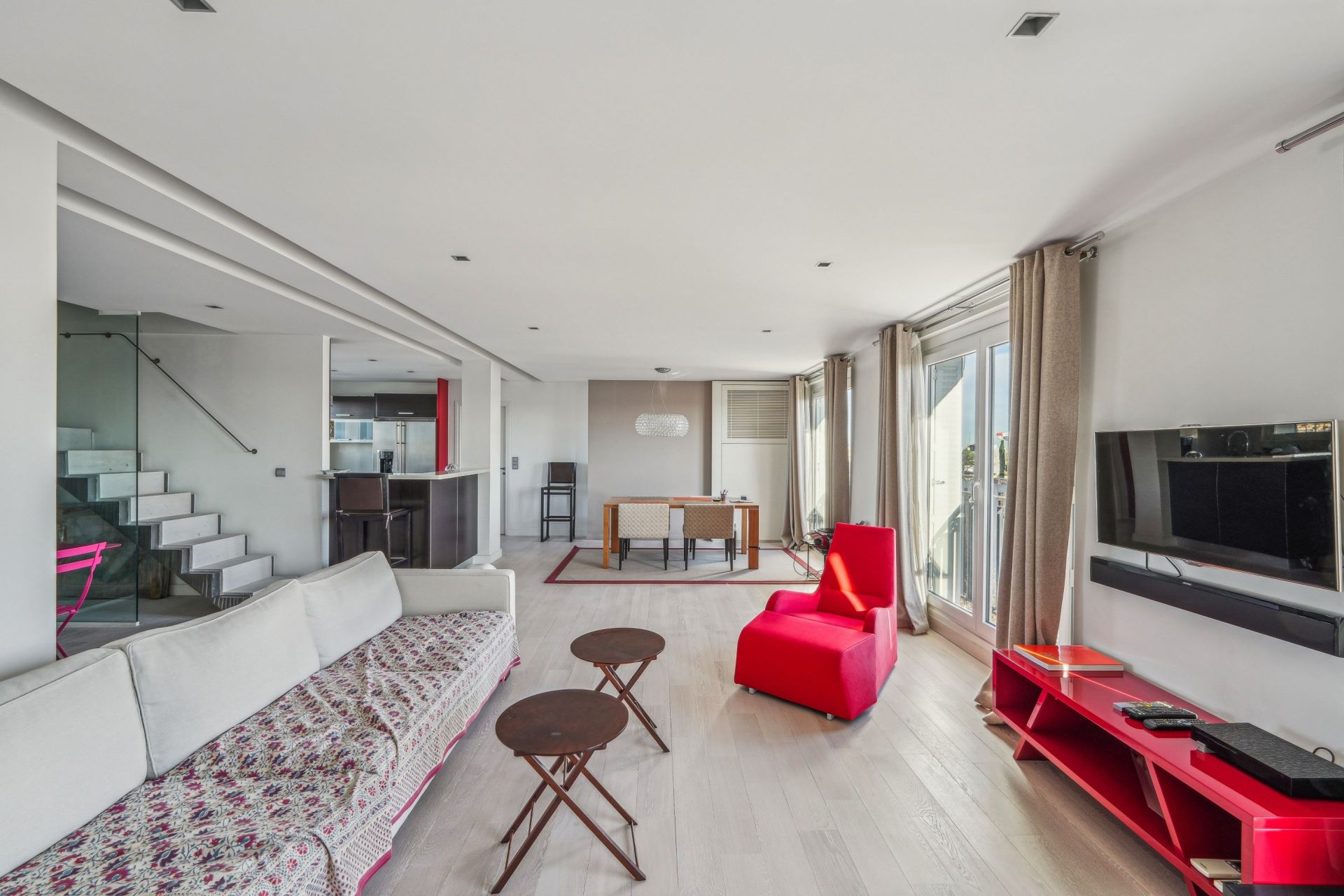 luxury apartment 4 Rooms for sale on PARIS (75116)