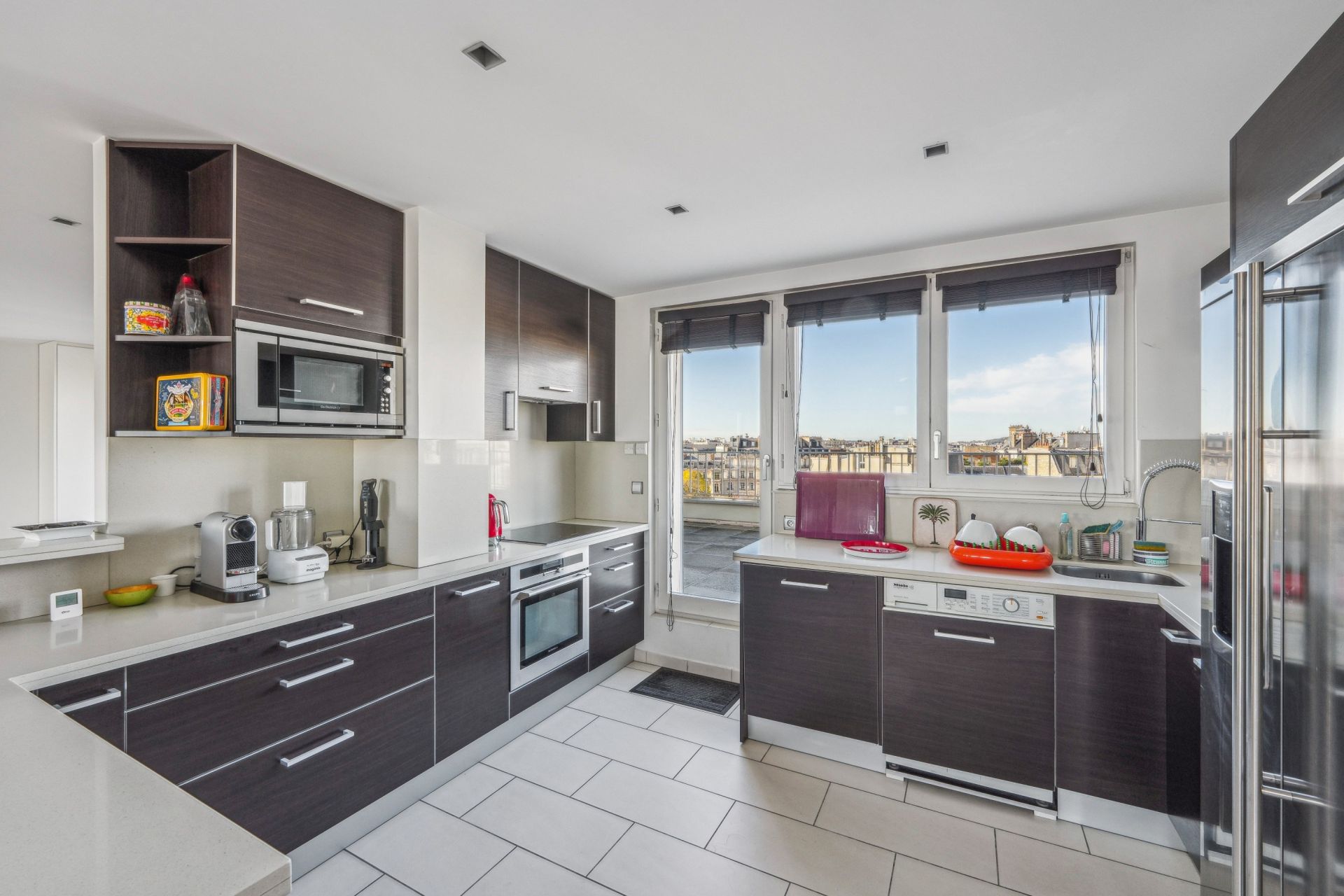 luxury apartment 4 Rooms for sale on PARIS (75116)