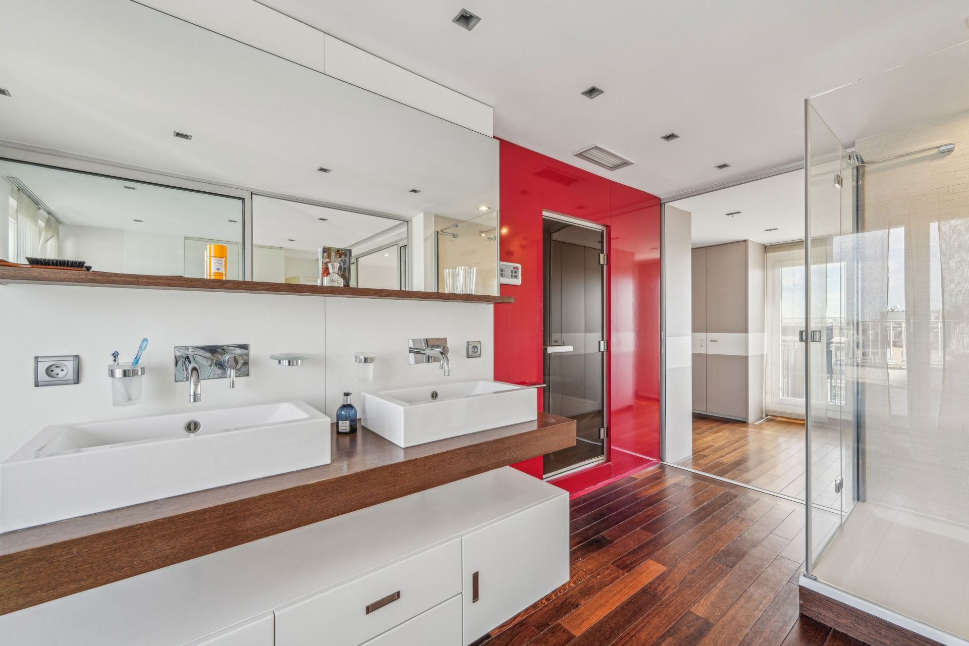 luxury apartment 4 Rooms for sale on PARIS (75116)