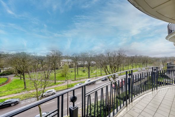 Sale Luxury apartment Neuilly-sur-Seine 5&nbsp;Rooms 182.29&nbsp;m²