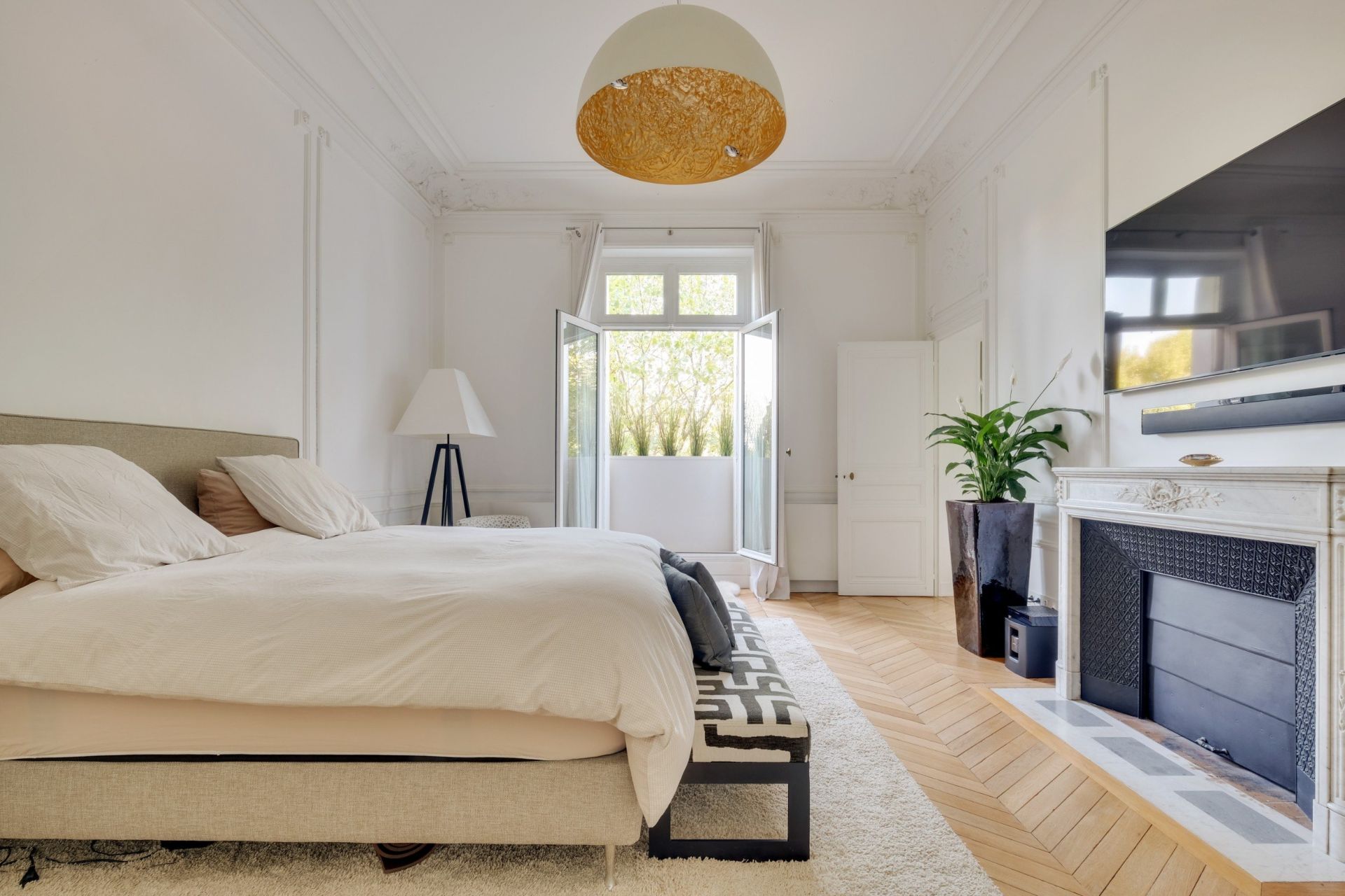 luxury apartment 8 Rooms for sale on PARIS (75016)