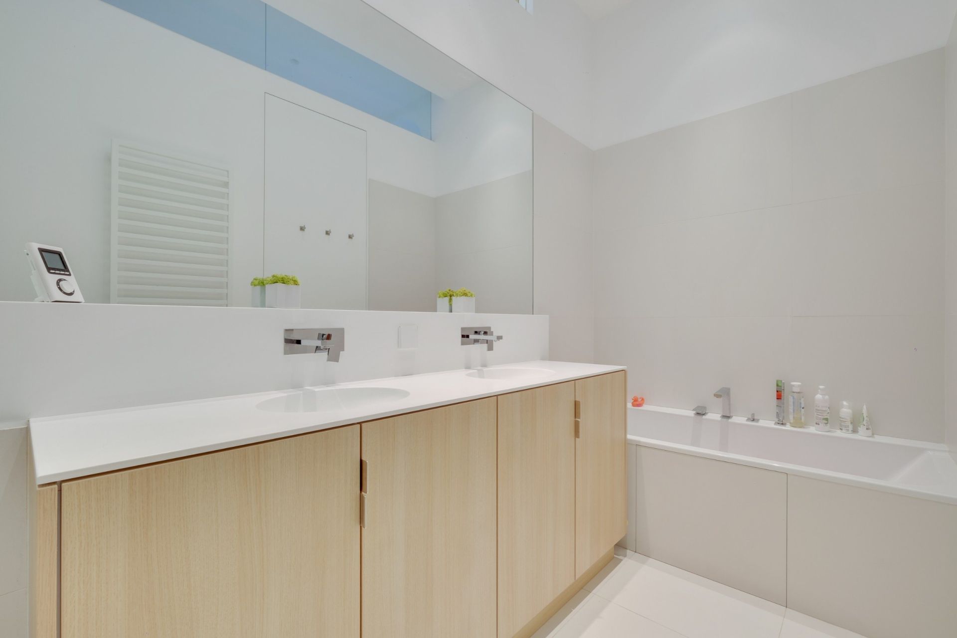 luxury apartment 8 Rooms for sale on PARIS (75016)