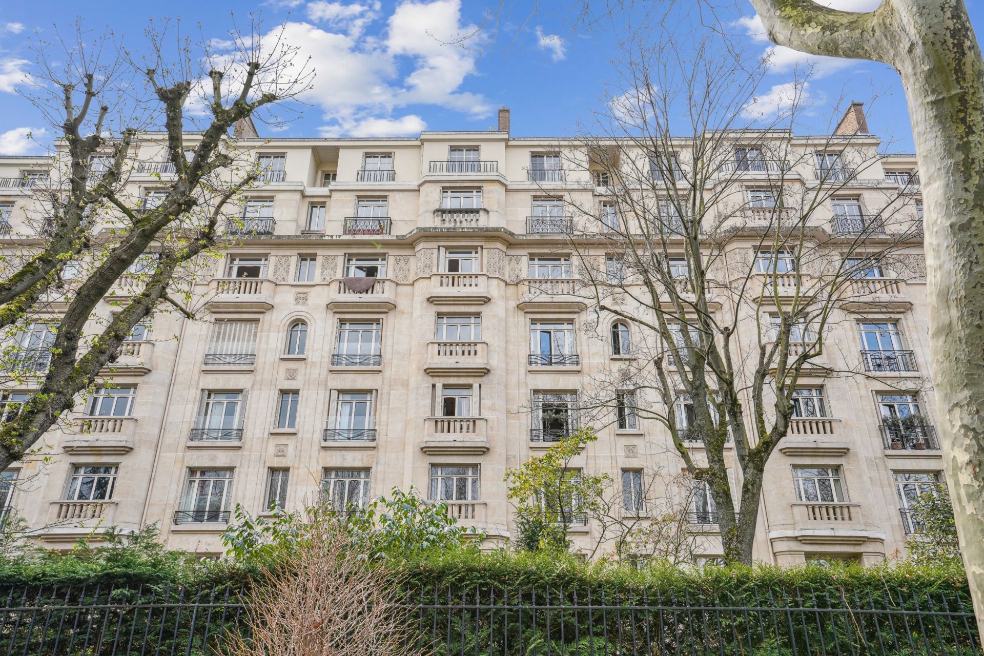 luxury apartment 5 Rooms for sale on NEUILLY SUR SEINE (92200)