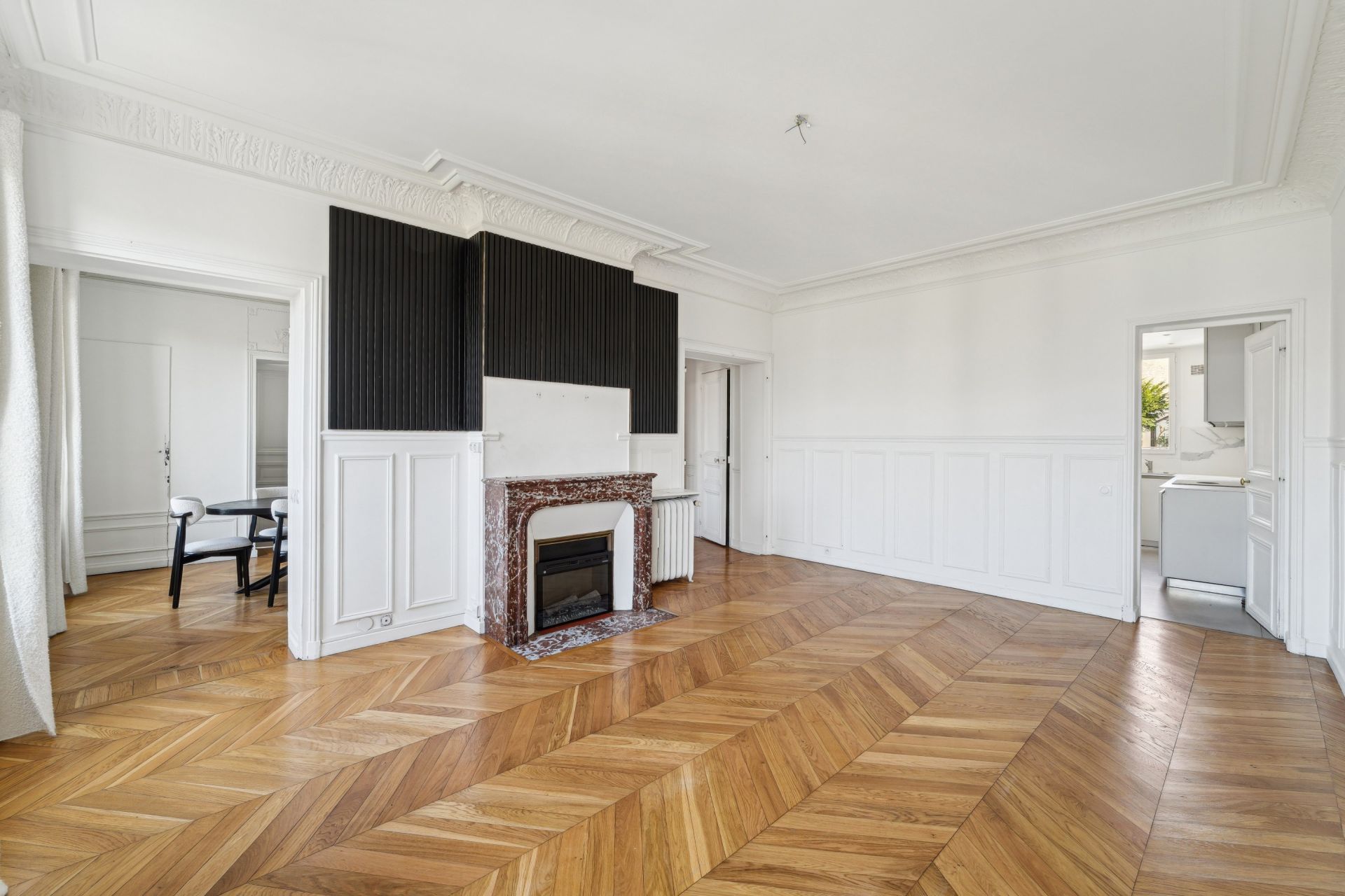 luxury apartment 6 Rooms for sale on PARIS (75008)
