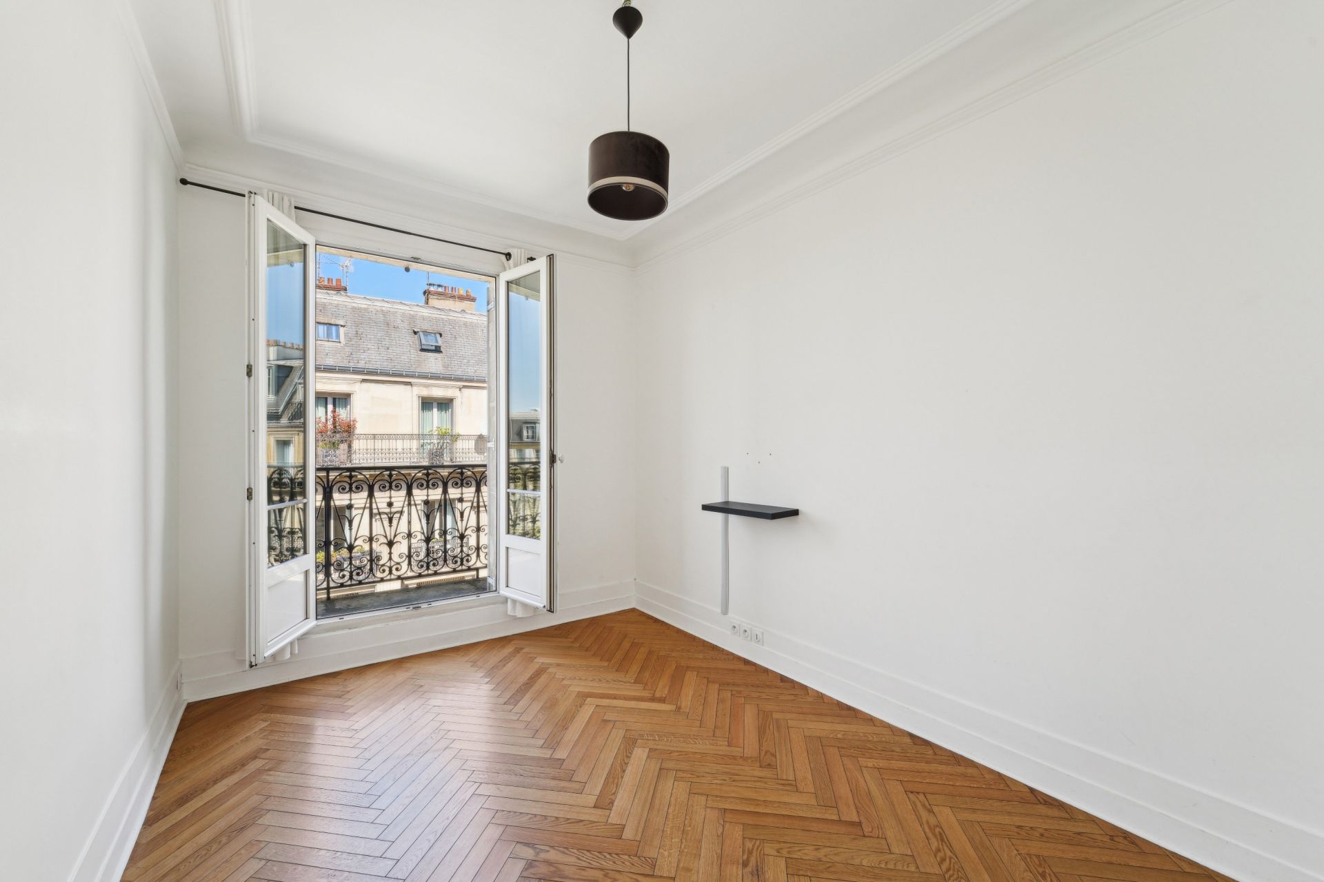 luxury apartment 6 Rooms for sale on PARIS (75008)