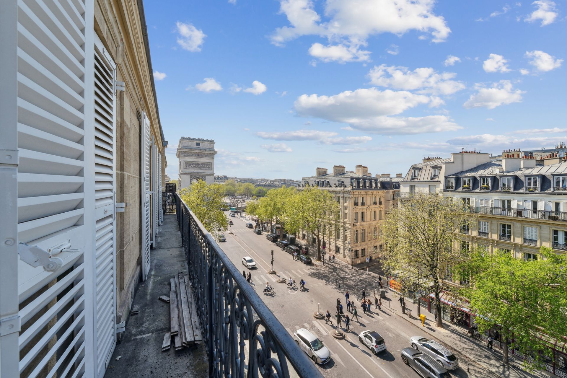luxury apartment 6 Rooms for sale on PARIS (75008)