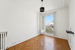 luxury apartment 6 Rooms for sale on PARIS (75008)
