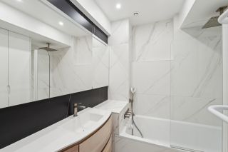 luxury apartment 6 Rooms for sale on PARIS (75008)