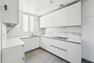 luxury apartment 6 Rooms for sale on PARIS (75008)