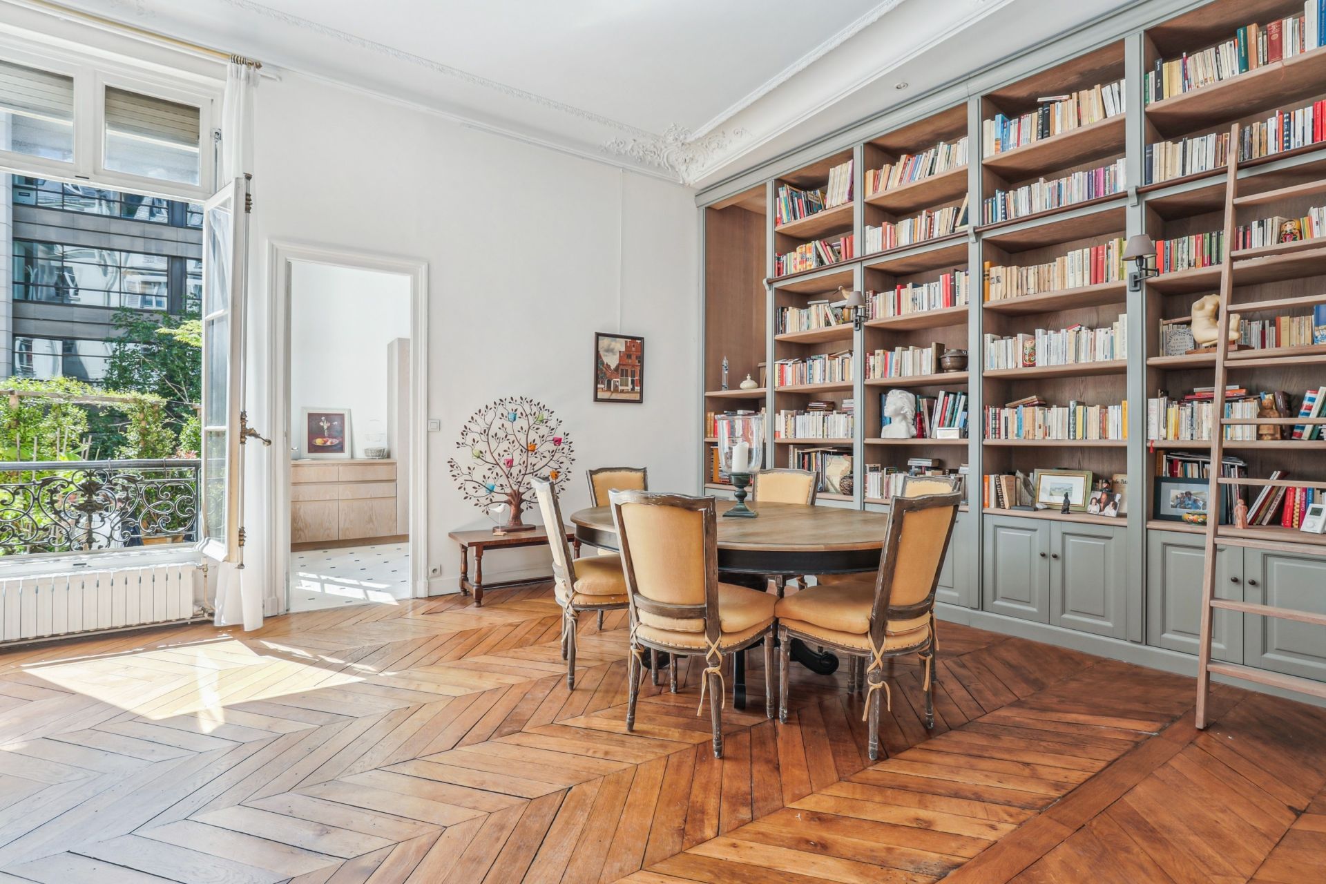 luxury apartment 4 Rooms for sale on PARIS (75008)