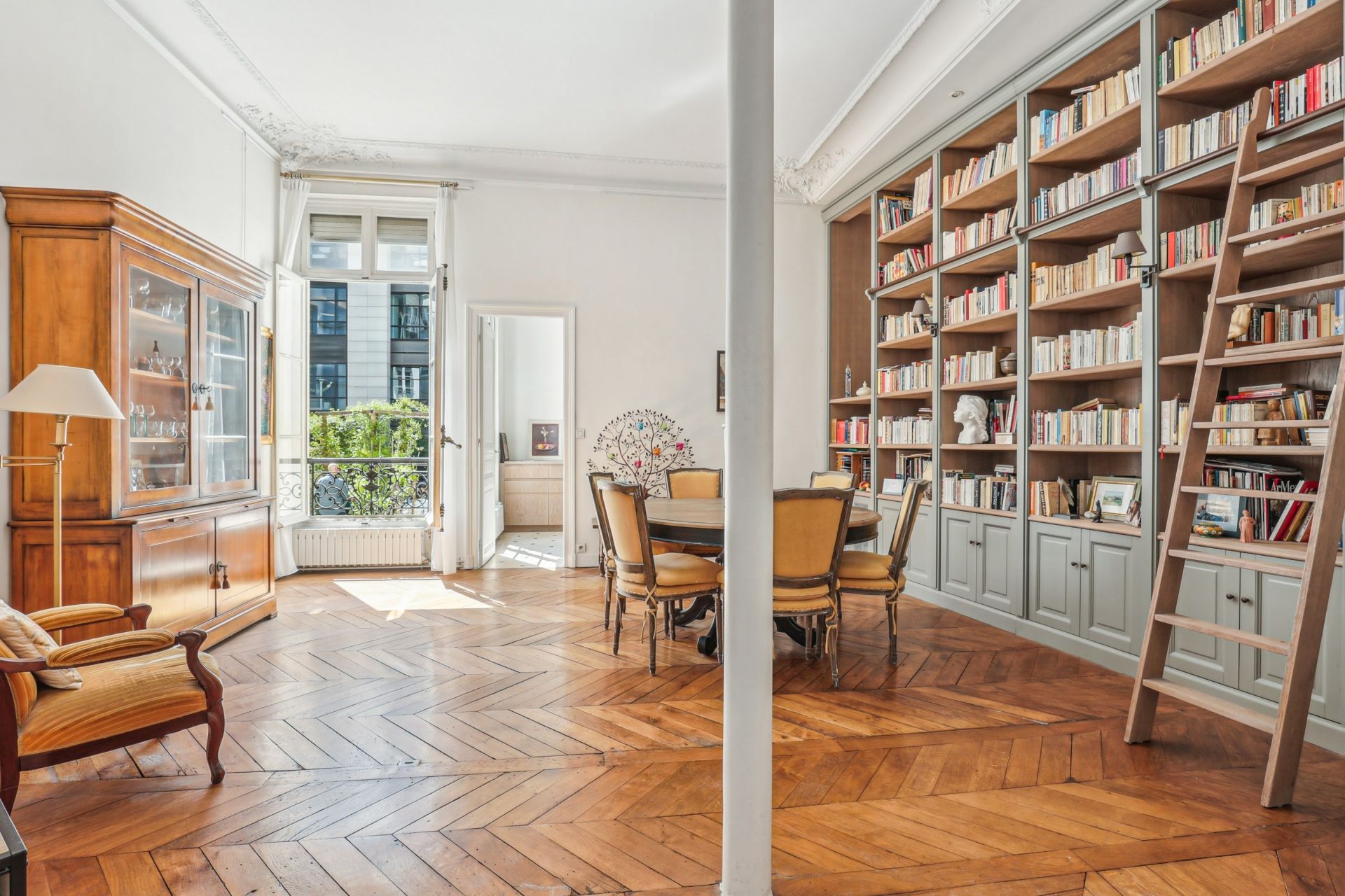 luxury apartment 4 Rooms for sale on PARIS (75008)