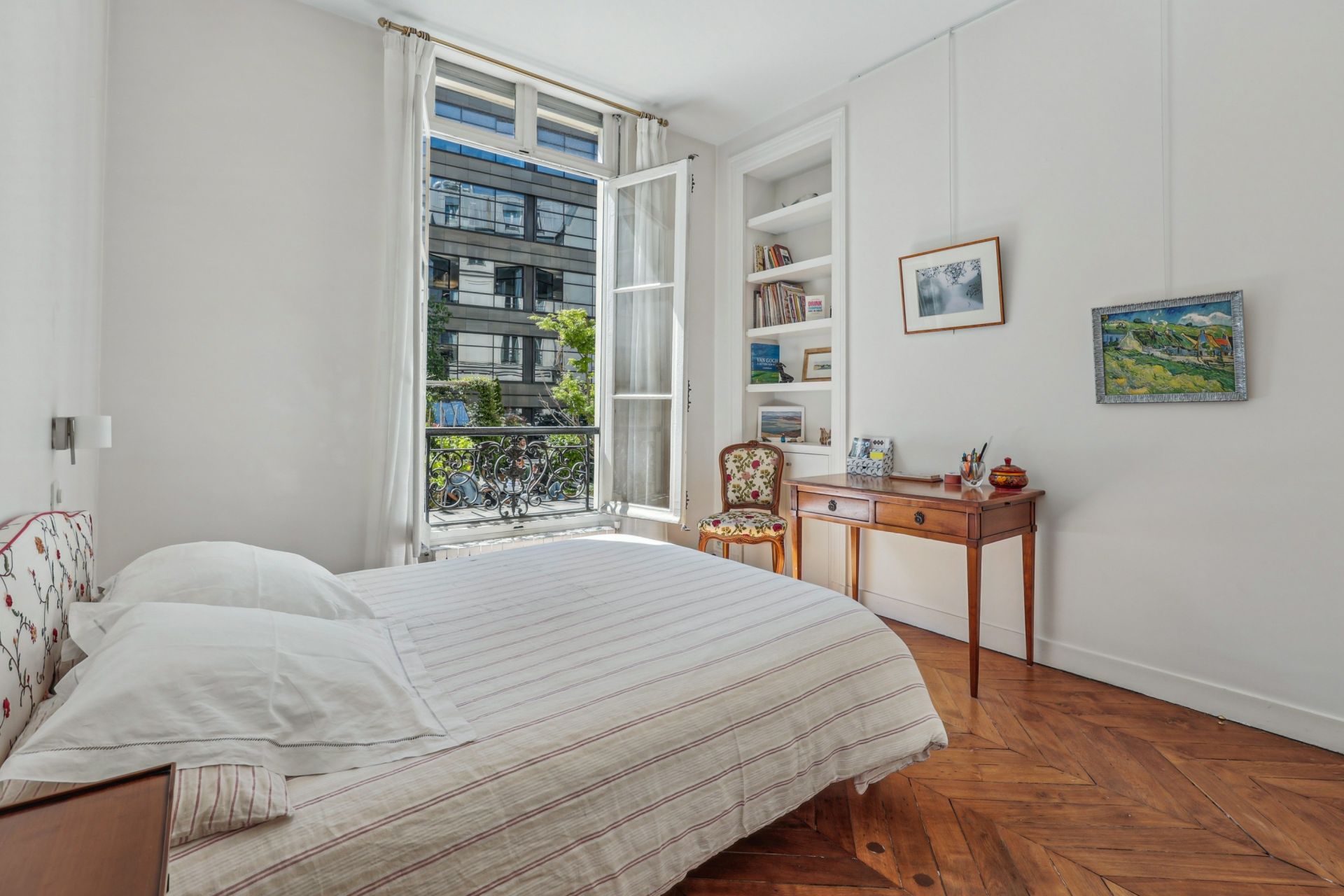 luxury apartment 4 Rooms for sale on PARIS (75008)