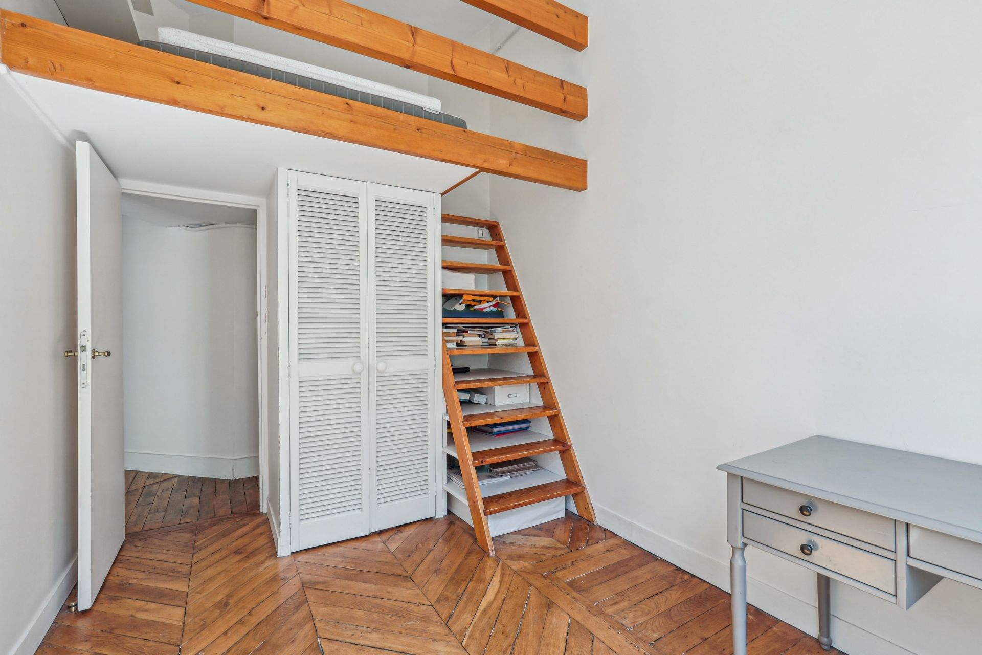 luxury apartment 4 Rooms for sale on PARIS (75008)