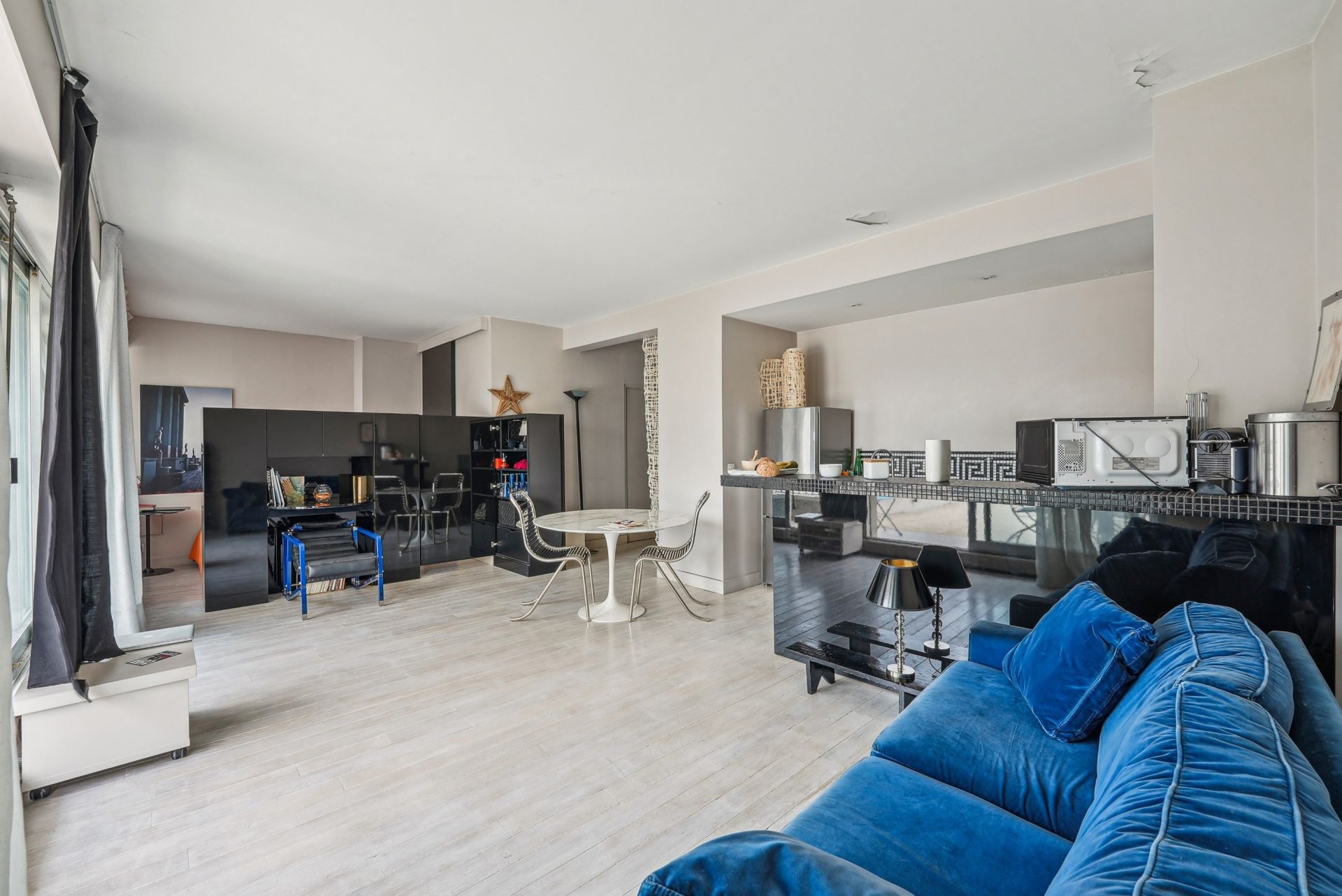 luxury apartment 1 room for sale on PARIS (75116)