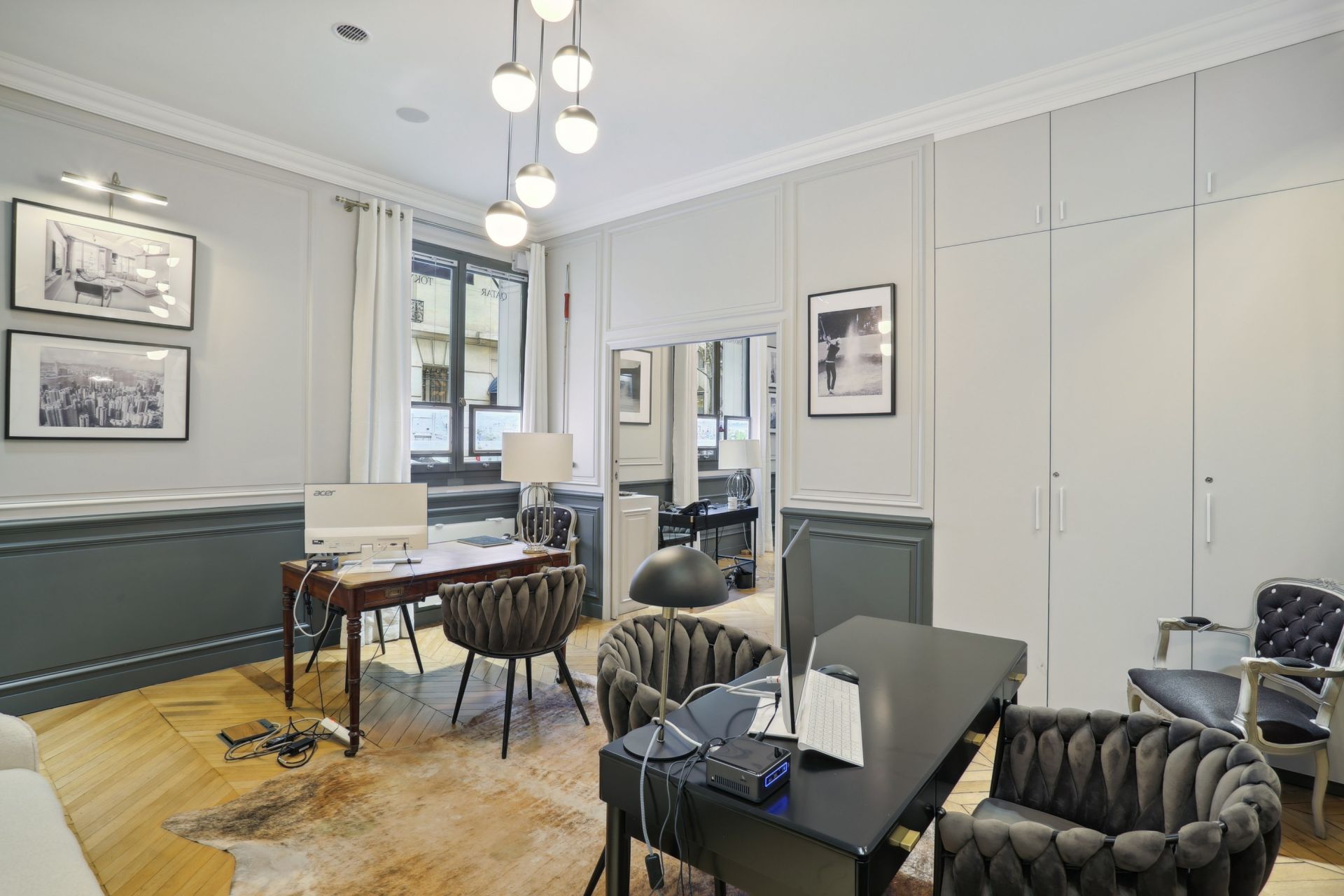 activity premises for sale on PARIS (75116)