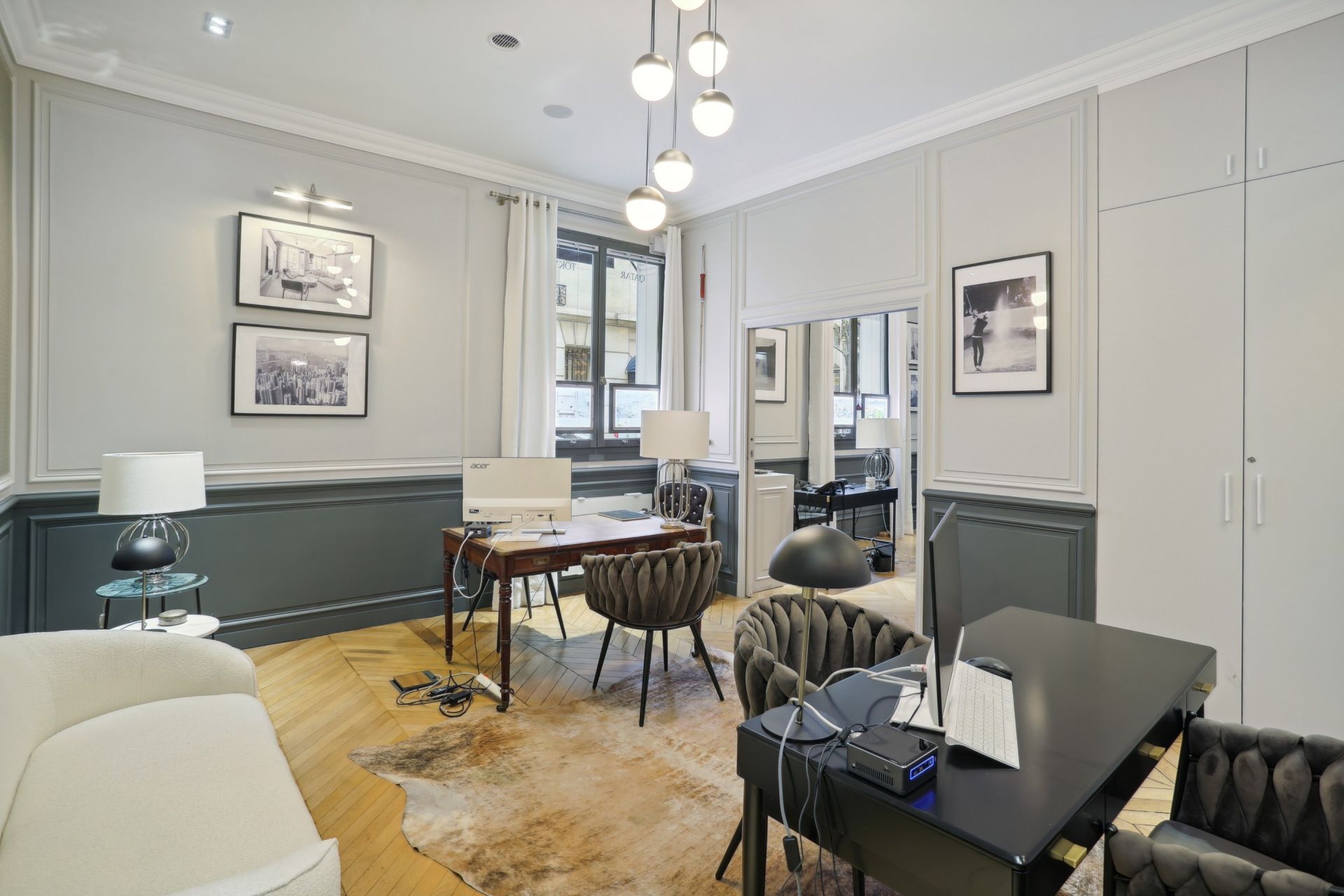 activity premises for sale on PARIS (75116)