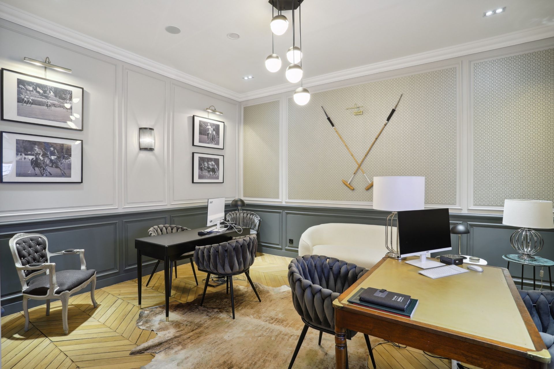 activity premises for sale on PARIS (75116)