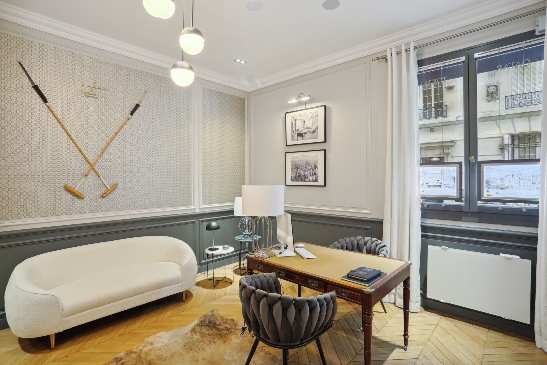 activity premises for sale on PARIS (75116)