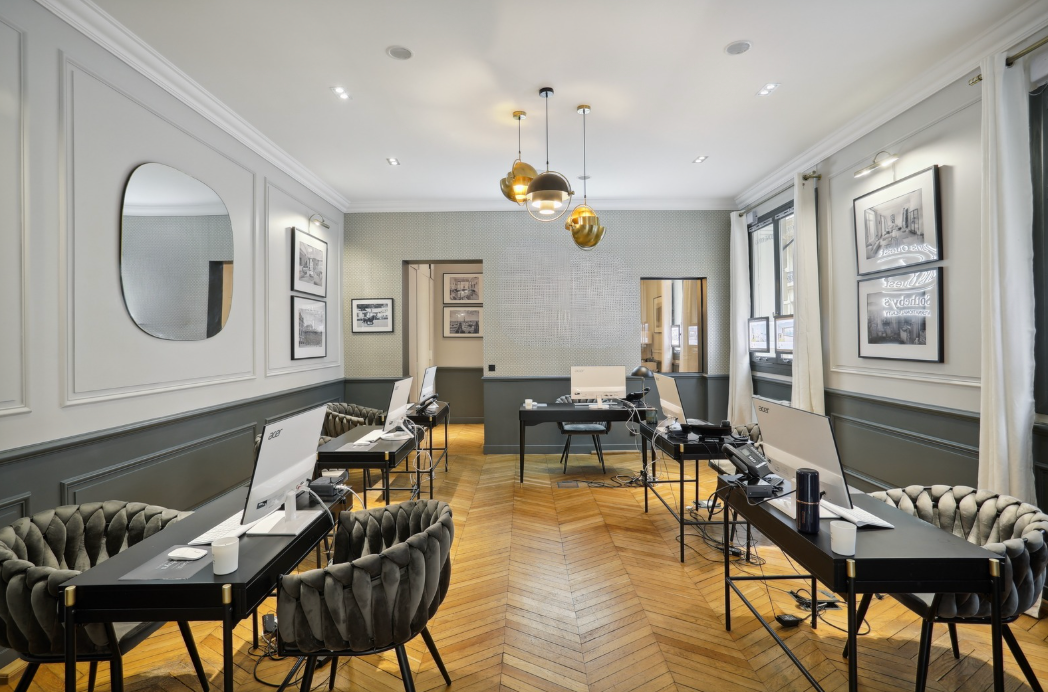 activity premises for sale on PARIS (75116)