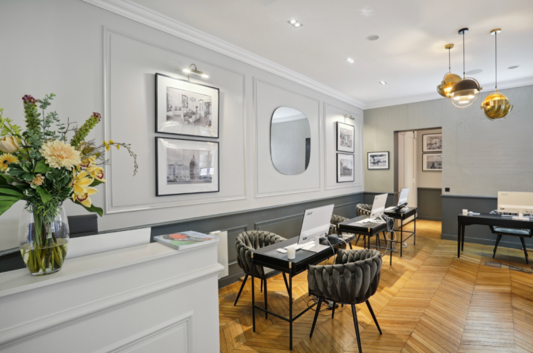 activity premises for sale on PARIS (75116)