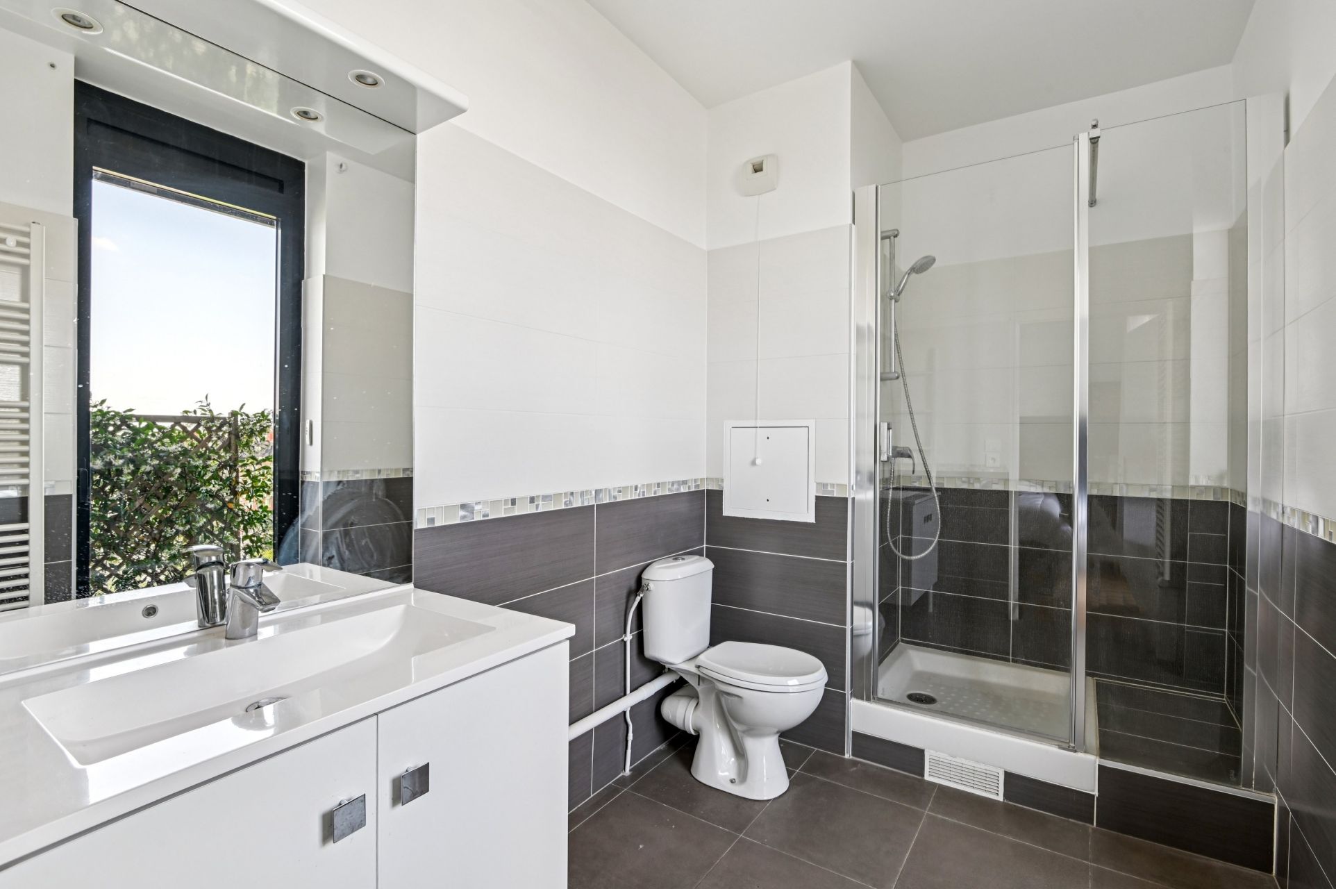 luxury apartment 4 Rooms for sale on NANTERRE (92000)