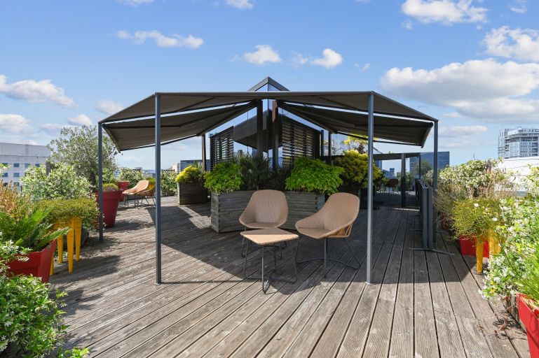 luxury apartment 4 Rooms for sale on NANTERRE (92000)